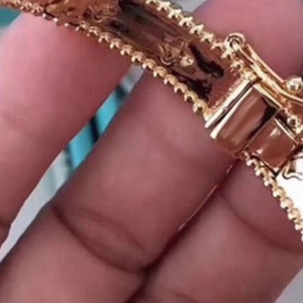 Gold Clover Bracelet - Picture 9 of 14